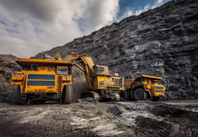 中國的西露天煤礦，煤層厚度達55米，已經開采了118年之久！